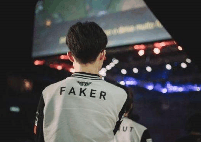 替补席的即 替补席的即